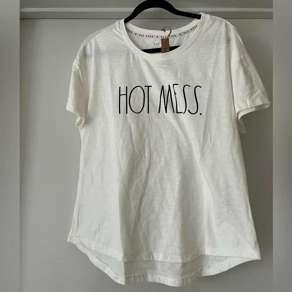 Rae Dunn | ‘Hot Mess’ Short Sleeve Shirttail Hem T-Shirt | White | XL - Picture 2 of 3
